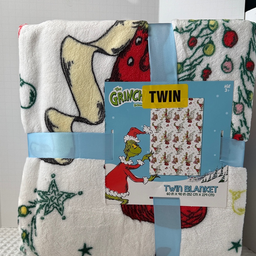 Dr. Seuss The Grinch Twin Blanket - Red, Green, and White
